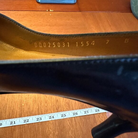 Salvatore Ferragamo Black Leather Pumps With Gold Buckles Size 7.5 - Picture 10 of 10